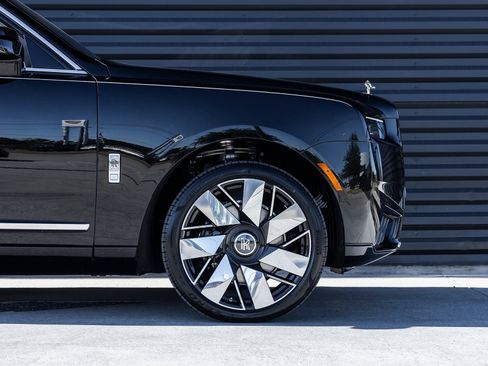 Used 2025 Rolls-Royce Cullinan image 13