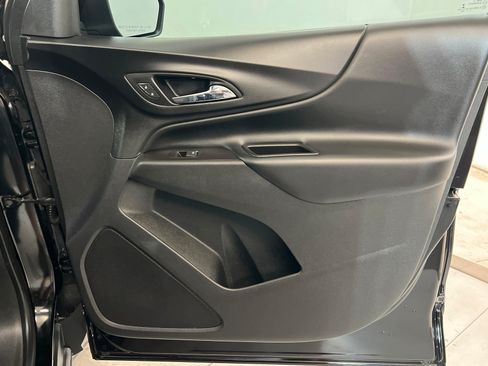 Used 2020 Chevrolet Equinox LT FWD image 24