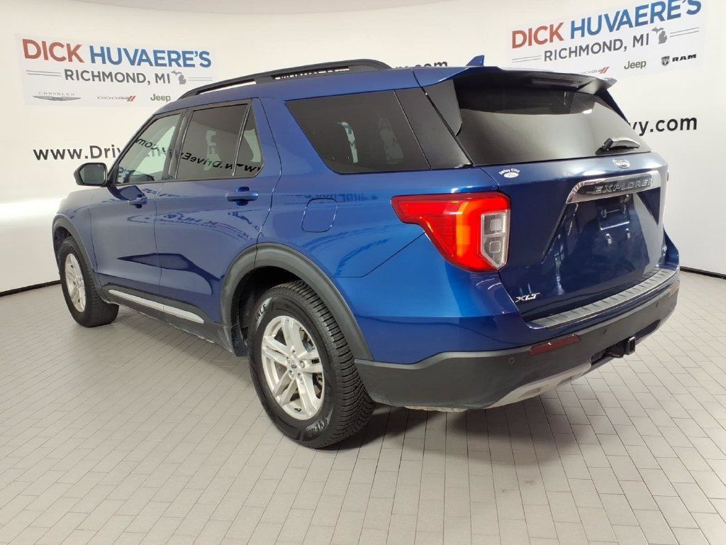 Used 2020 Ford Explorer XLT w/ Equipment Group 202A AWD/4WD image 6