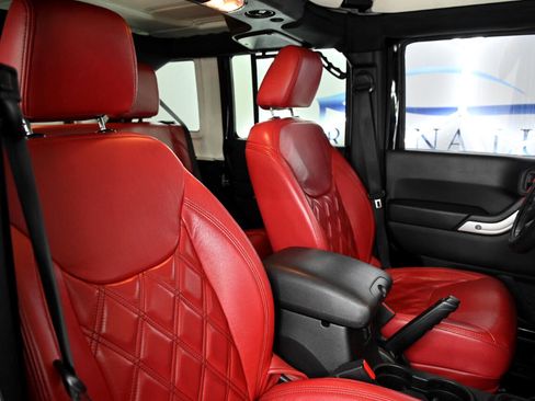 Used 2018 Jeep Wrangler Unlimited Rubicon w/ Cold Weather Group image 22