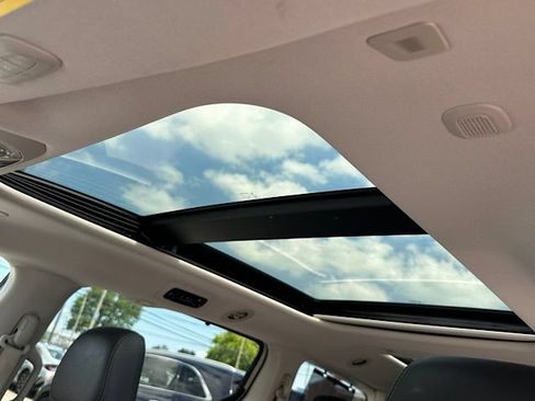 Used 2019 Chrysler Pacifica Touring-L Plus w/ Advanced Safetytec Group FWD image 18