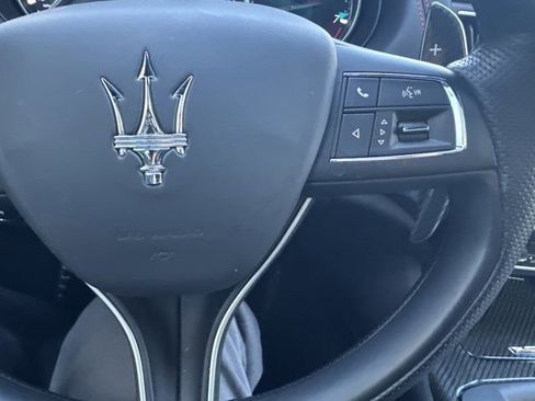 Used 2022 Maserati Levante Trofeo image 24