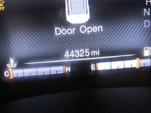 Used 2021 Jeep Renegade Latitude FWD image 28