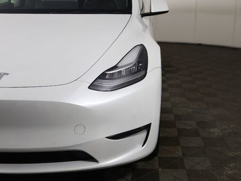 Used 2021 Tesla Model Y Long Range image 15