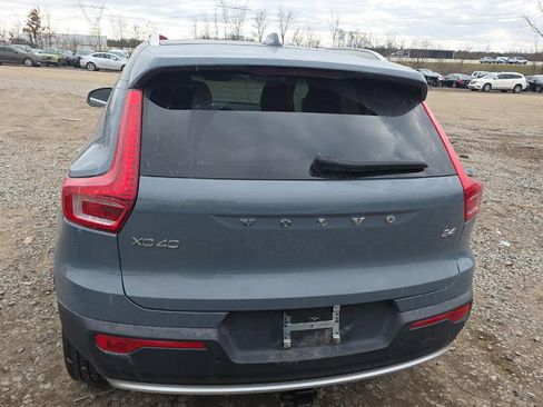 Used 2023 Volvo XC40 B4 Ultimate image 4