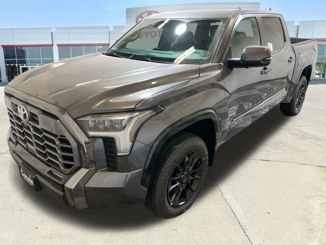 Used 2025 Toyota Tundra Platinum w/ TRD Off-Road Package AWD/4WD image 4