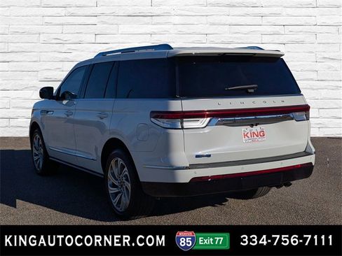 Used 2024 Lincoln Navigator Reserve image 7