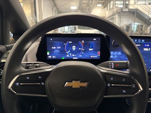 Used 2025 Chevrolet Equinox EV LT image 16