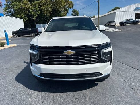 Used 2025 Chevrolet Tahoe High Country AWD/4WD image 11