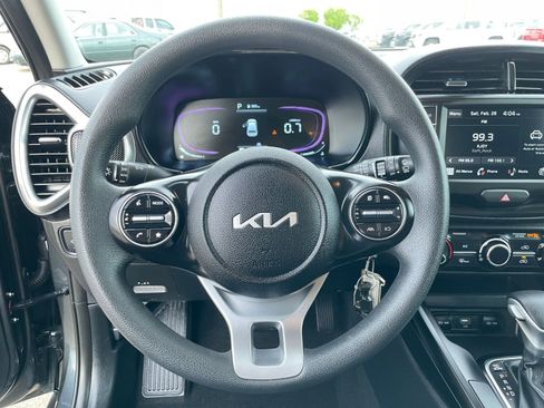 Used 2025 Kia Soul LX w/ LX Technology Package image 25