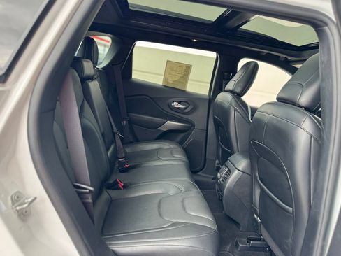 Used 2020 Jeep Cherokee High Altitude AWD/4WD image 33