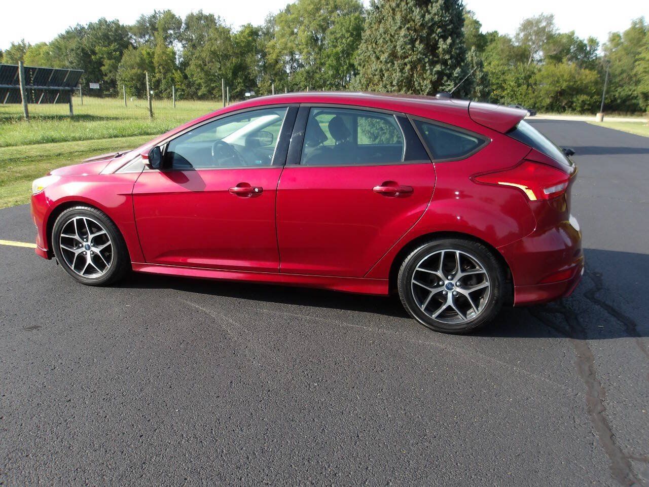 Used 2015 Ford Focus SE w/ SE Sport Package FWD image 12