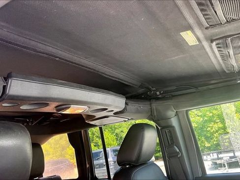 Used 2017 Jeep Wrangler Unlimited Sahara AWD/4WD image 19