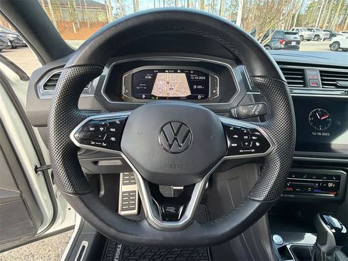 Used 2022 Volkswagen Tiguan SEL R-Line image 22
