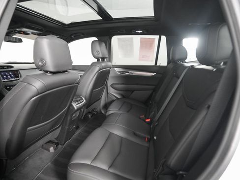Used 2025 Cadillac XT6 Luxury FWD image 13