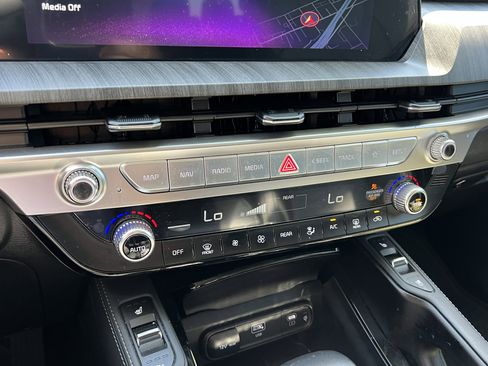 Certified 2024 Kia Telluride EX image 32