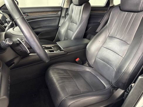 Used 2018 Honda Accord Touring image 10