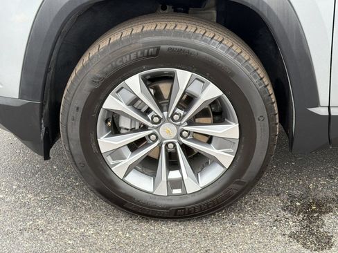 Used 2025 Chevrolet Equinox LT AWD/4WD image 13