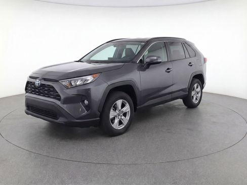 Used 2025 Toyota RAV4 XLE w/ Convenience Package image 3