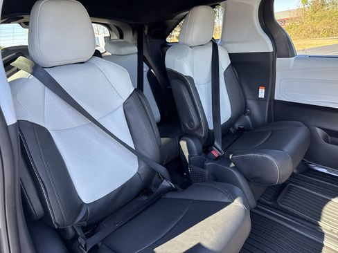 New 2026 Toyota Sienna XSE image 35