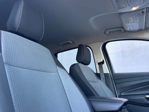 Used 2018 Ford Escape SE image 17