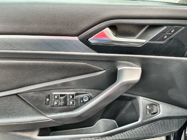 Used 2024 Volkswagen Jetta SE FWD image 17