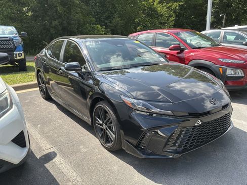 Used 2026 Toyota Camry Hybrid FWD image 39
