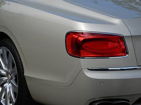 Used 2016 Bentley Flying Spur V8 AWD/4WD image 11