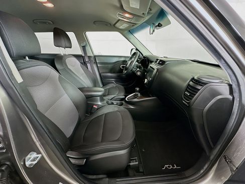 Used 2018 Kia Soul + FWD image 28