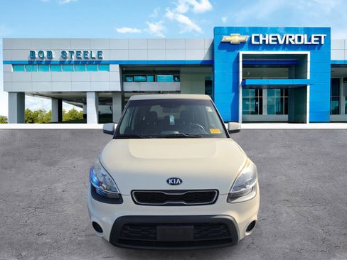 Used 2013 Kia Soul + FWD image 2