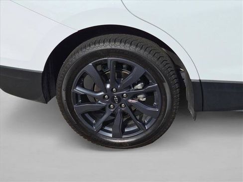 Used 2022 Chevrolet Equinox RS w/ LPO, Floor Liner Package FWD image 7