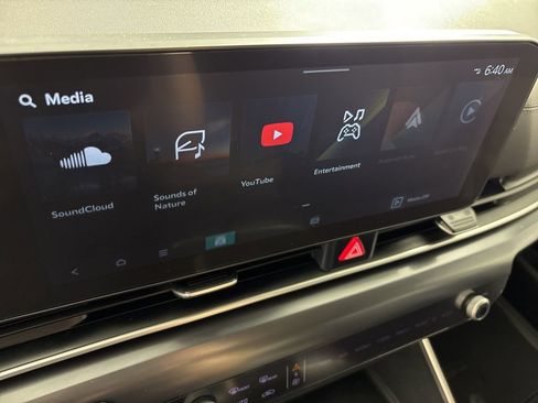 Used 2025 Kia Carnival image 30