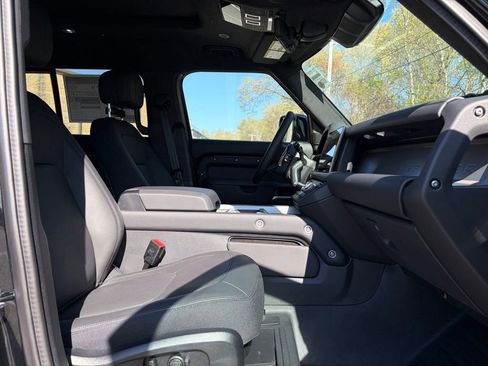New 2025 Land Rover Defender 110 V8 AWD/4WD image 31