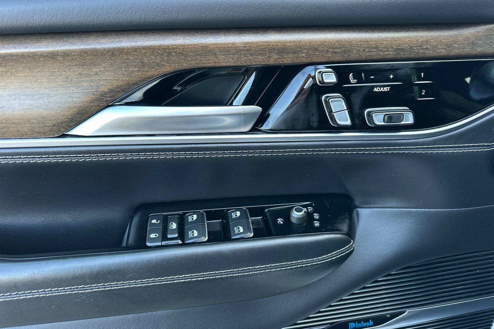 Used 2023 Jeep Grand Wagoneer Series II AWD/4WD image 11