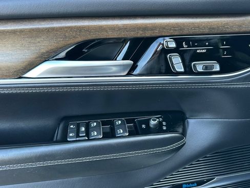 Used 2023 Jeep Grand Wagoneer Series II AWD/4WD image 11