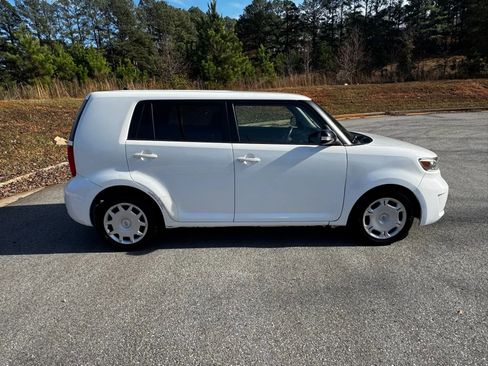 Used 2010 Scion xB image 9