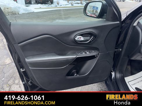 Used 2023 Jeep Cherokee Altitude Lux w/ Lux Elite Package image 11