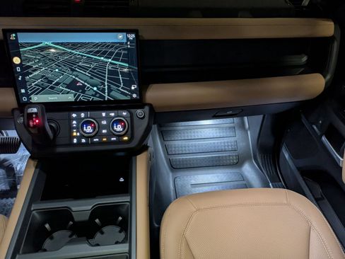 New 2026 Land Rover Defender 110 X-Dynamic SE AWD/4WD image 28