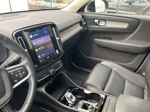 Certified 2025 Volvo XC40 B5 Plus AWD/4WD image 19