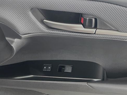 Used 2025 Toyota Camry SE FWD image 32