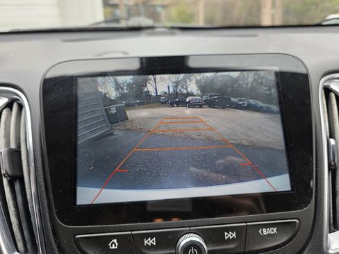 Used 2017 Chevrolet Malibu LT image 16