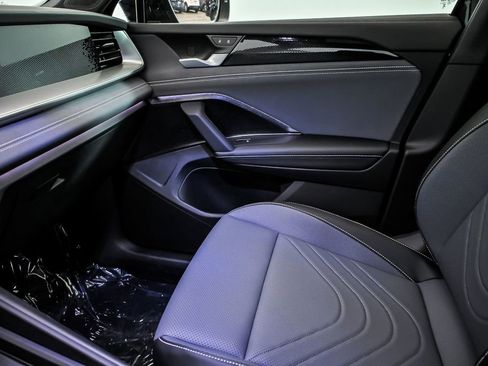 New 2026 Volkswagen Tiguan SE R-Line image 18