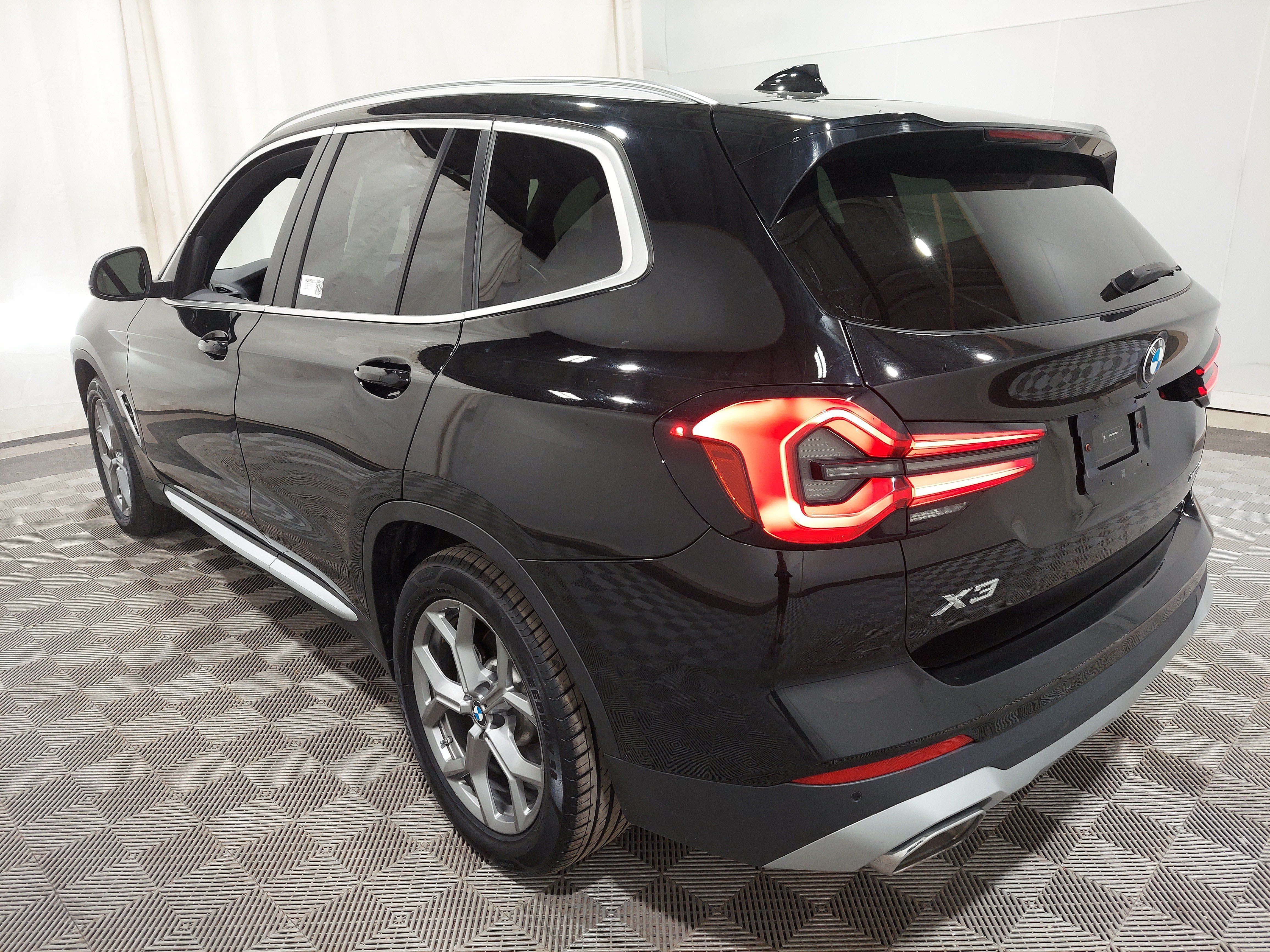 Used 2024 BMW X3 xDrive30i AWD/4WD image 2