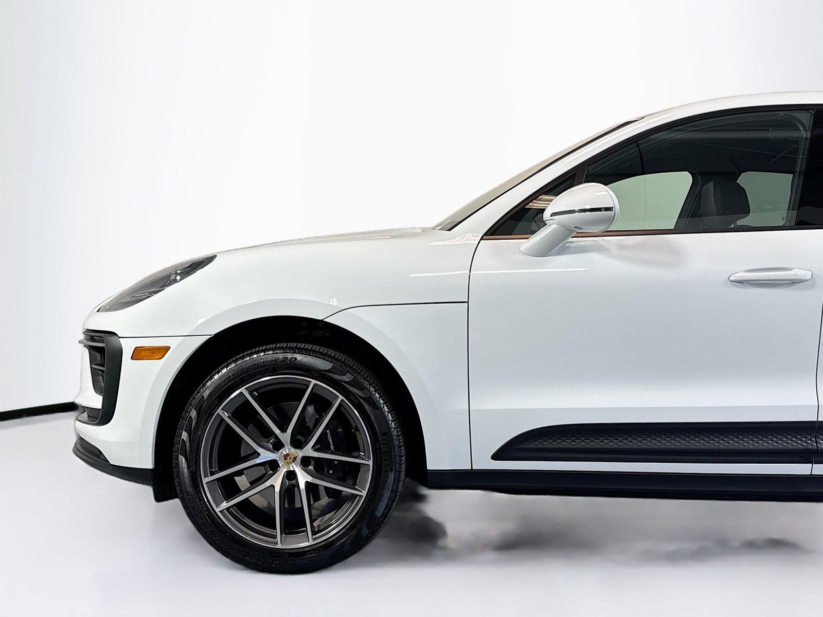 Certified 2025 Porsche Macan AWD/4WD image 31
