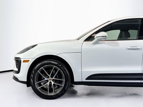 Certified 2025 Porsche Macan AWD/4WD image 31