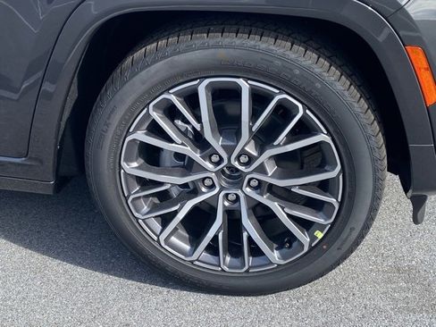 New 2025 Jeep Grand Cherokee L Summit image 10