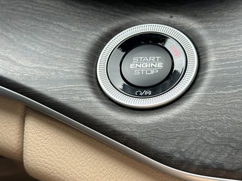 New 2025 Jeep Grand Cherokee L Limited w/ Luxury Tech Group II image 23