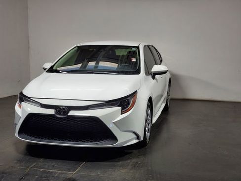Used 2020 Toyota Corolla LE image 4