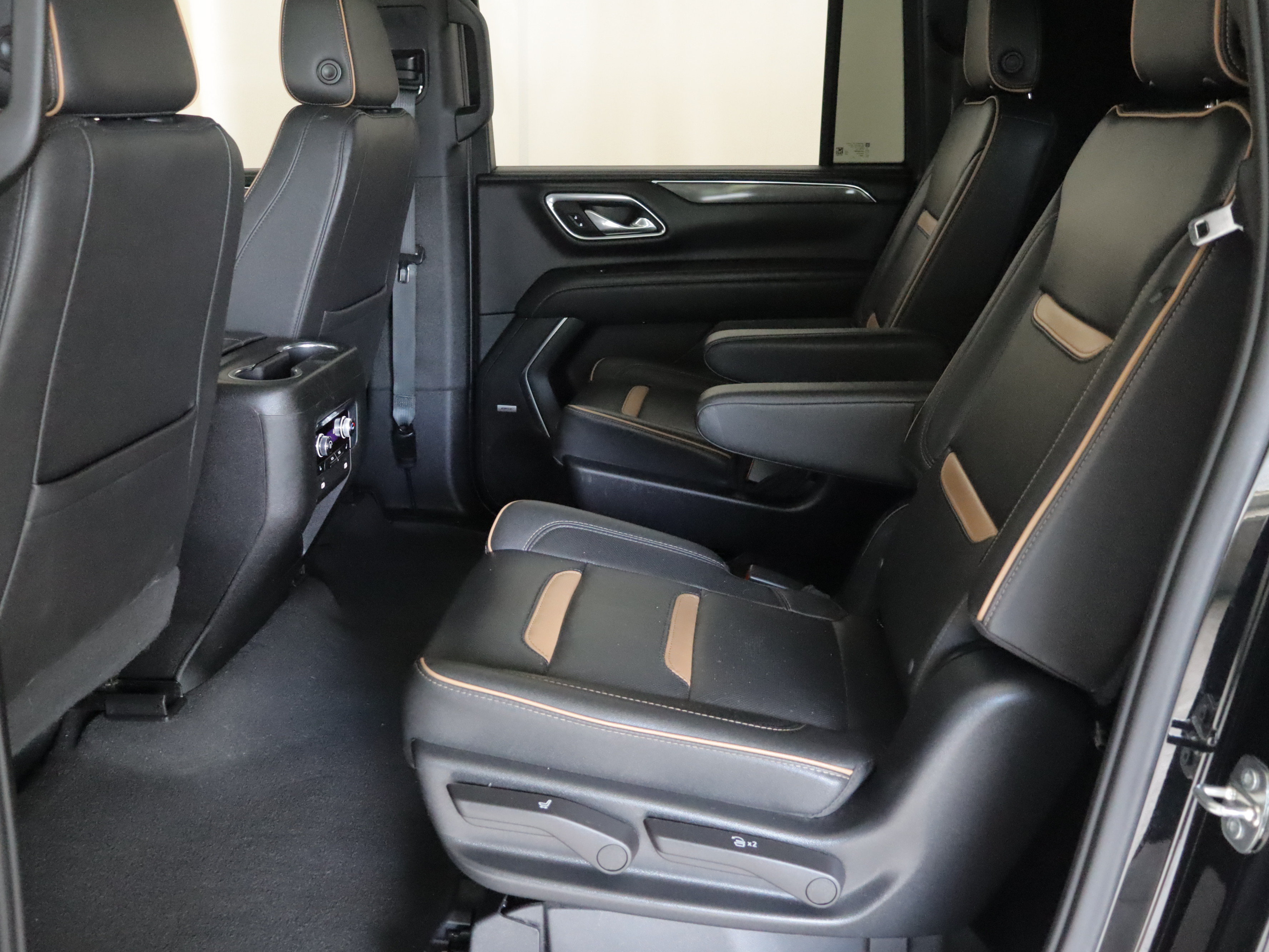 Used 2023 GMC Yukon XL AT4 AWD/4WD image 8
