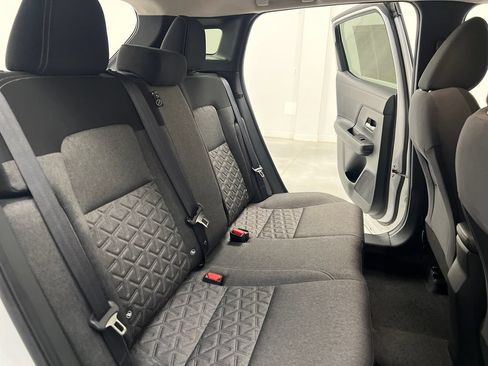 Used 2025 Nissan Kicks SV AWD/4WD image 21